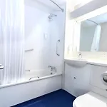 Travelodge Hotell 3*