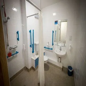 Travelodge 3*