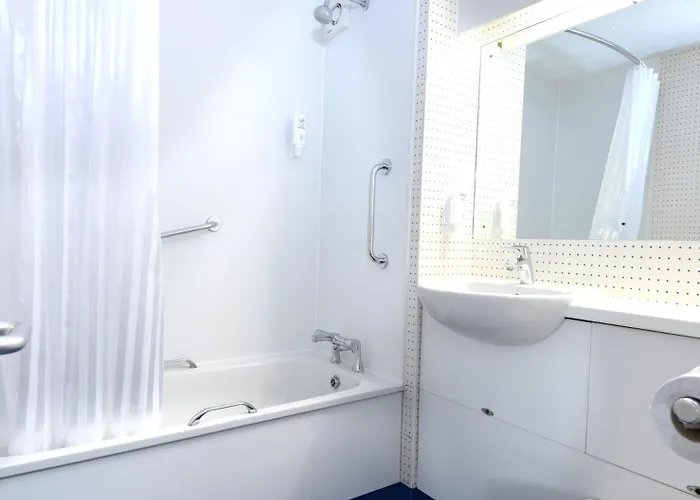 Travelodge Отель 3*