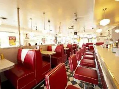 Отель Travelodge 3*